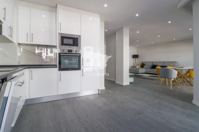 Apartamento T3 para Venda em Quelfes