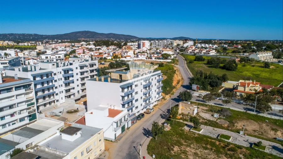 Apartamento T3 para Venda em Quelfes Foto 18