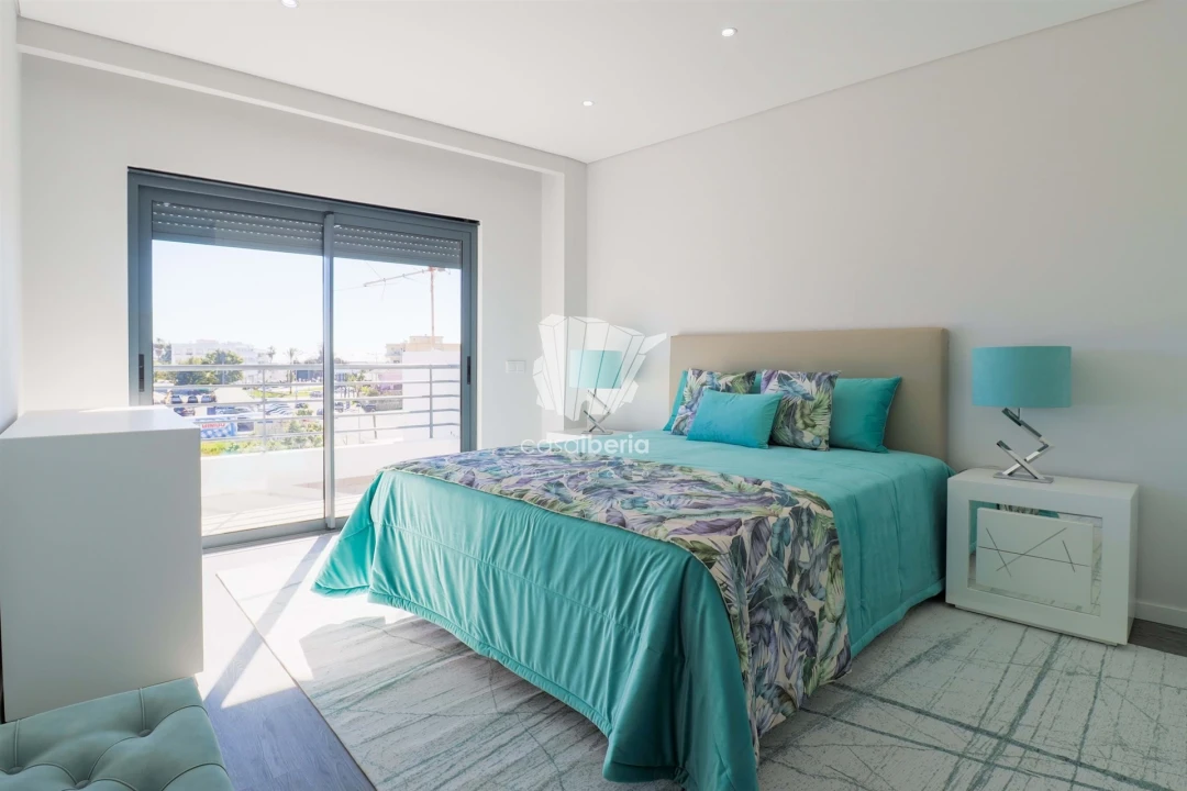 Apartamento T3 para Venda em Quelfes Foto 3