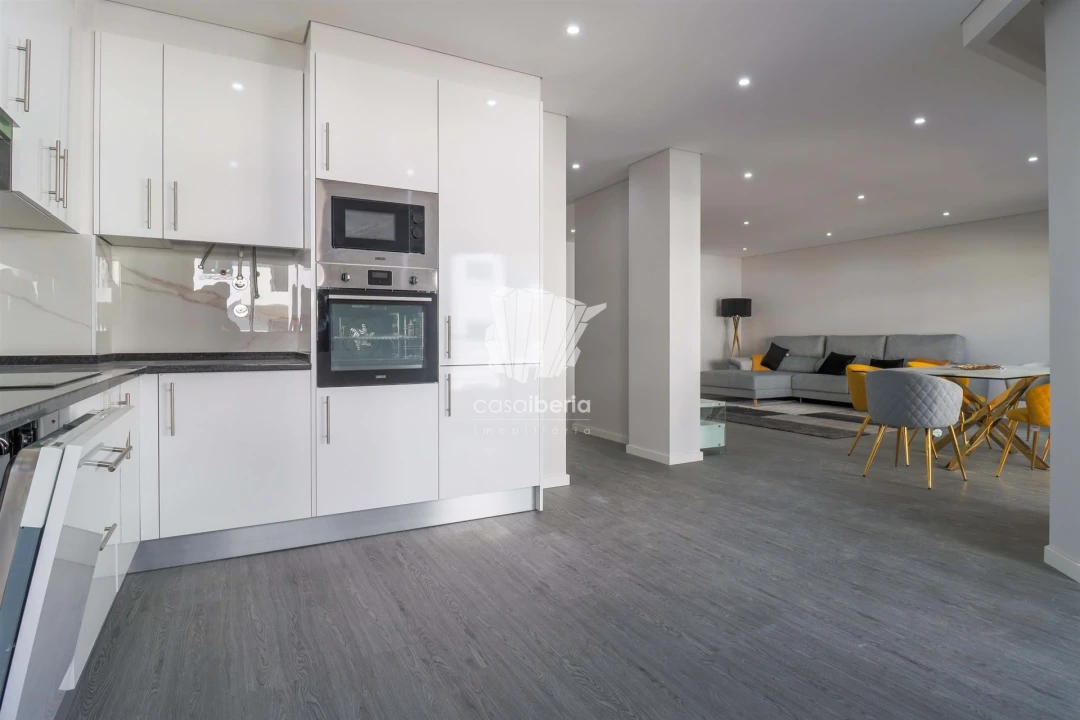 Apartamento T3 para Venda em Quelfes Foto 8