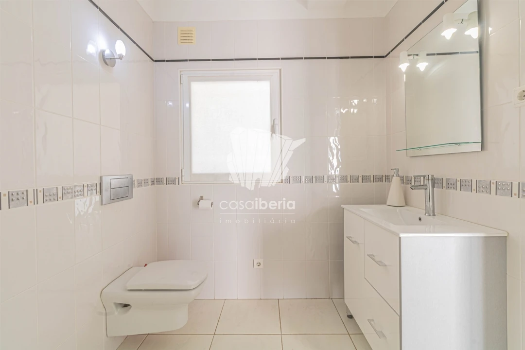 Moradia T3 para Venda em Odiaxere Foto 5