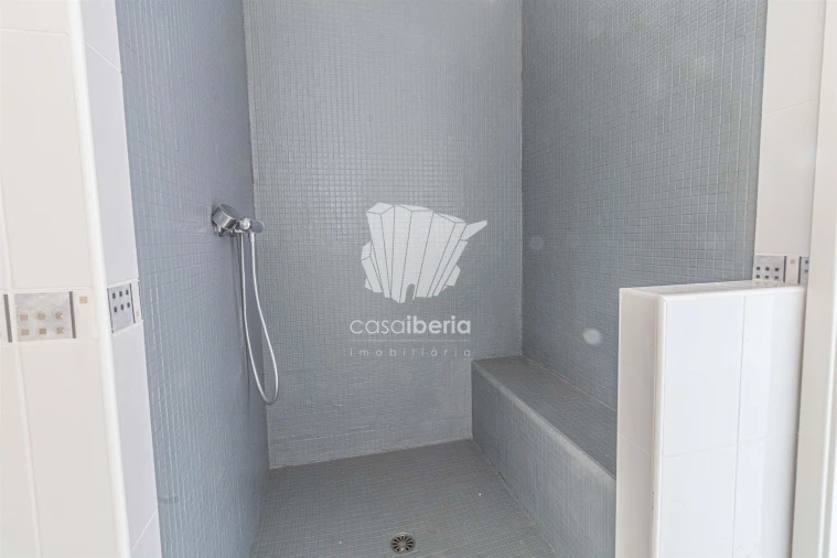 Moradia T3 para Venda em Odiaxere Foto 4