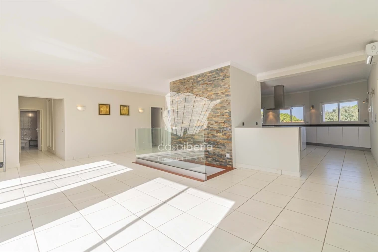 Moradia T3 para Venda em Odiaxere Foto 11