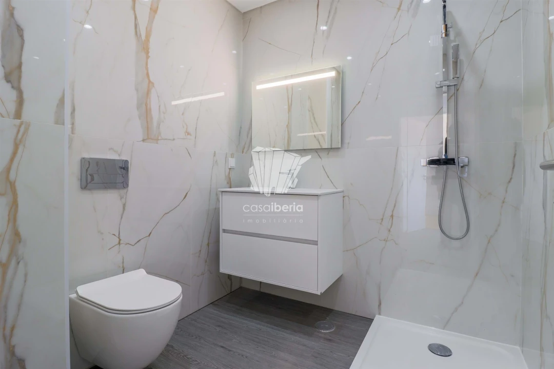 Apartamento T3 para Venda em Quelfes Foto 5