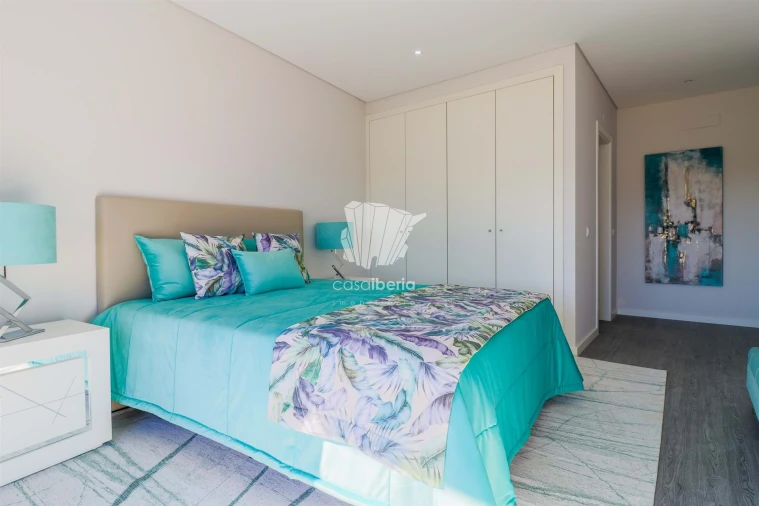 Apartamento T3 para Venda em Quelfes Foto 7