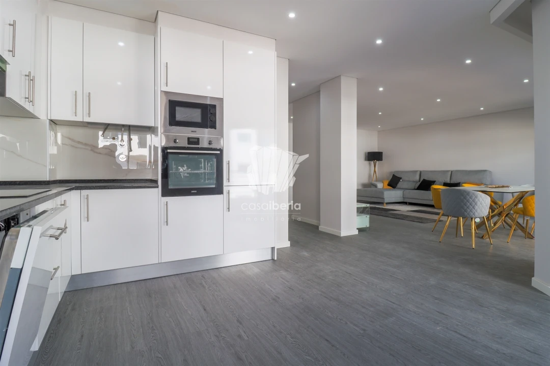 Apartamento T3 para Venda em Quelfes Foto 4