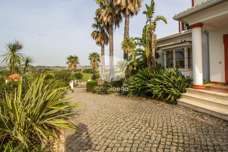 Moradia T5 para Venda em Odiaxere Foto 2