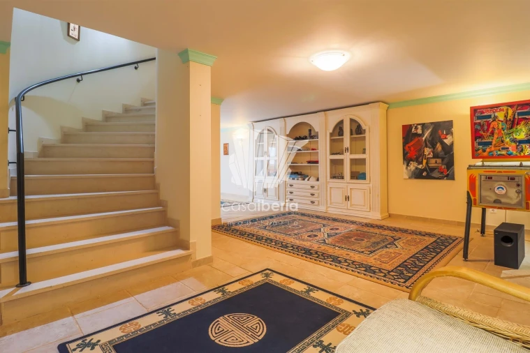 Moradia T5 para Venda em Odiaxere Foto 8