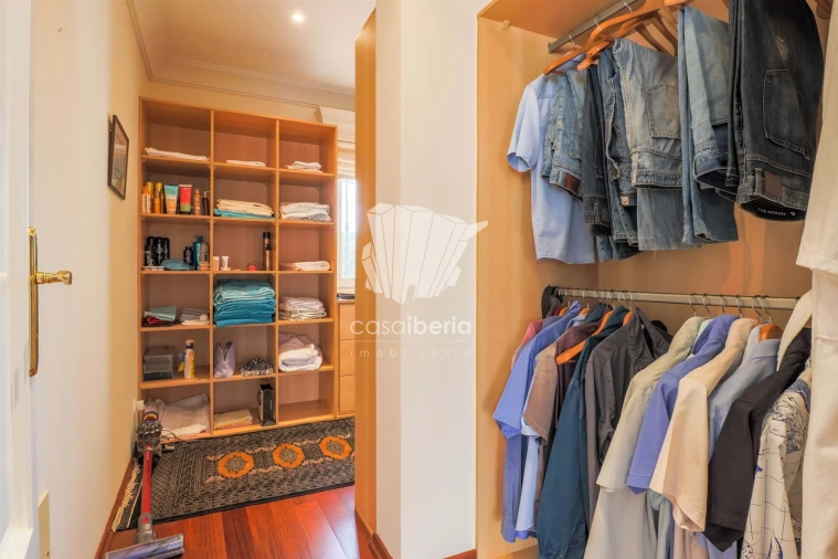 Moradia T5 para Venda em Odiaxere Foto 19