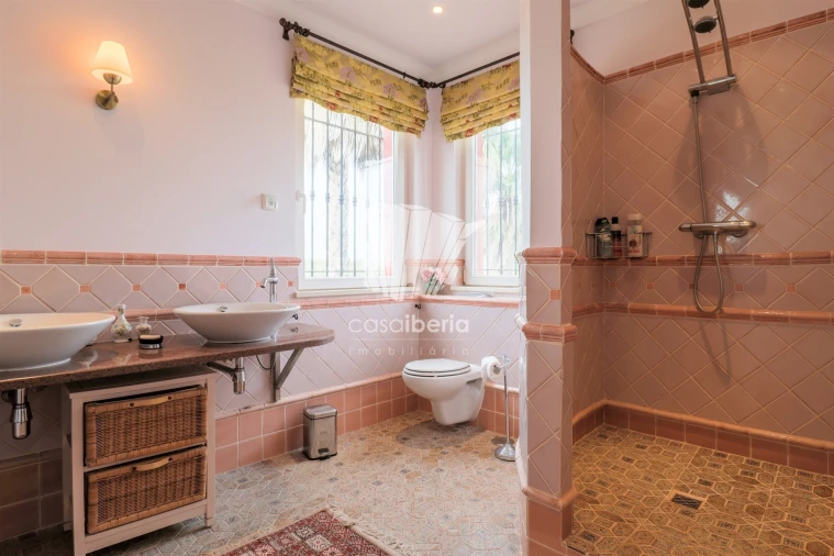 Moradia T5 para Venda em Odiaxere Foto 10