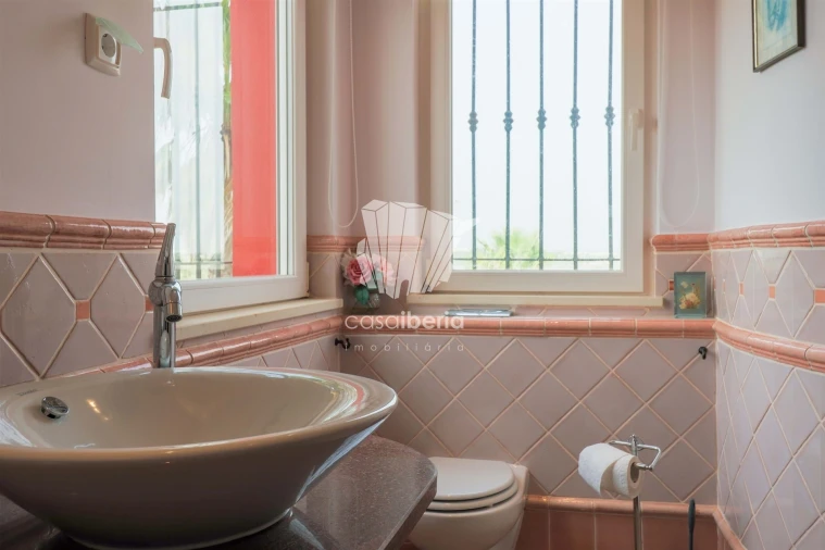 Moradia T5 para Venda em Odiaxere Foto 11