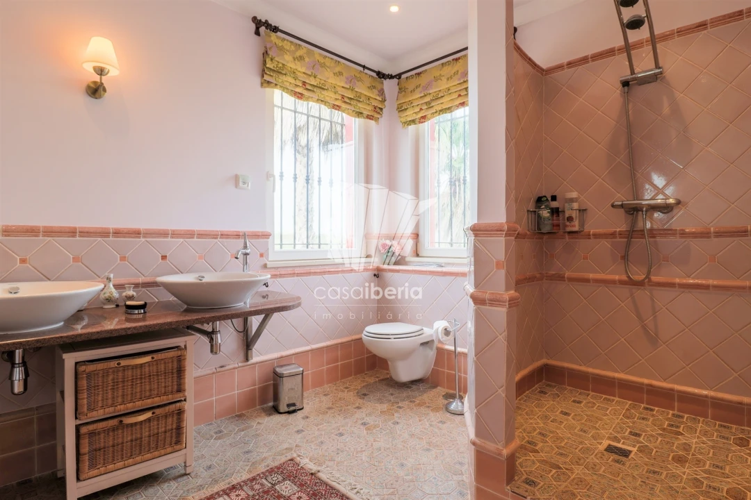 Moradia T5 para Venda em Odiaxere Foto 10