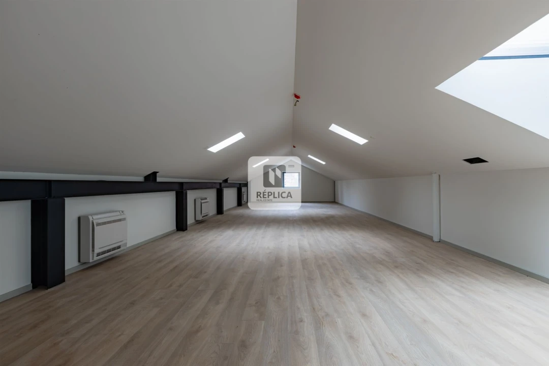 Prédio para Arrendamento em Cedofeita, Santo Ildefonso, Sé, Miragaia, São Nicolau e Vitória Foto 14