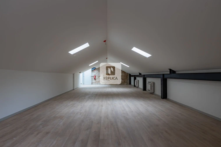 Prédio para Arrendamento em Cedofeita, Santo Ildefonso, Sé, Miragaia, São Nicolau e Vitória Foto 16