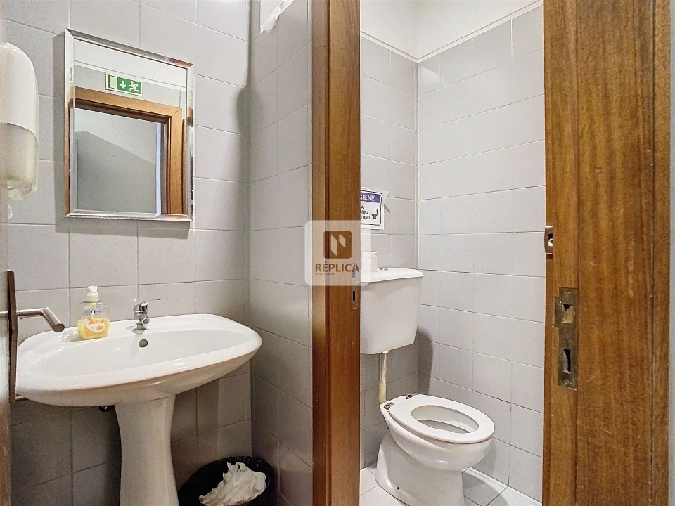 Escritório para Venda em Lordelo do Ouro e Massarelos Foto 18