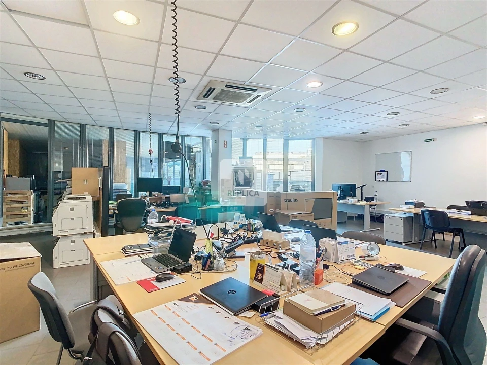 Escritório para Venda em Lordelo do Ouro e Massarelos Foto 2