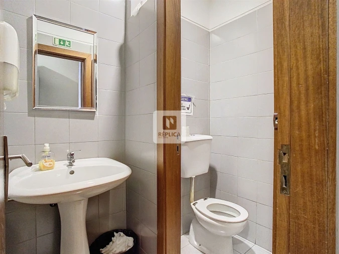 Escritório para Venda em Lordelo do Ouro e Massarelos Foto 18