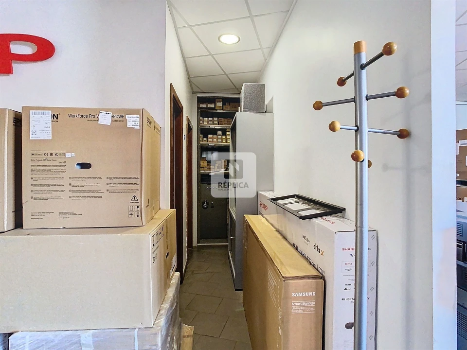 Escritório para Venda em Lordelo do Ouro e Massarelos Foto 16