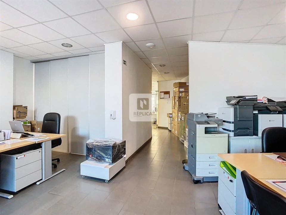 Escritório para Venda em Lordelo do Ouro e Massarelos Foto 9