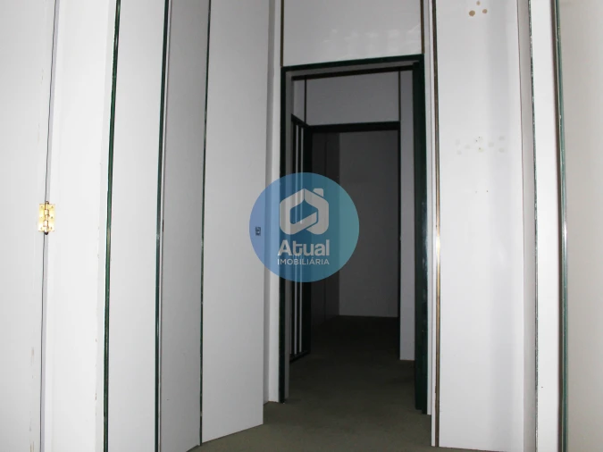 Loja para Arrendamento em Raimonda Foto 7