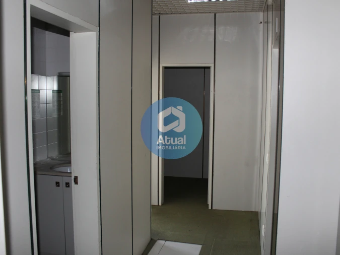 Loja para Arrendamento em Raimonda Foto 9