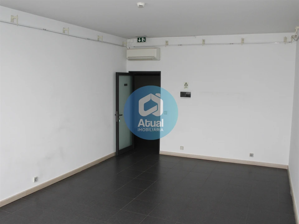 Loja para Arrendamento em Caldas de Vizela (São Miguel e São João) Foto 3