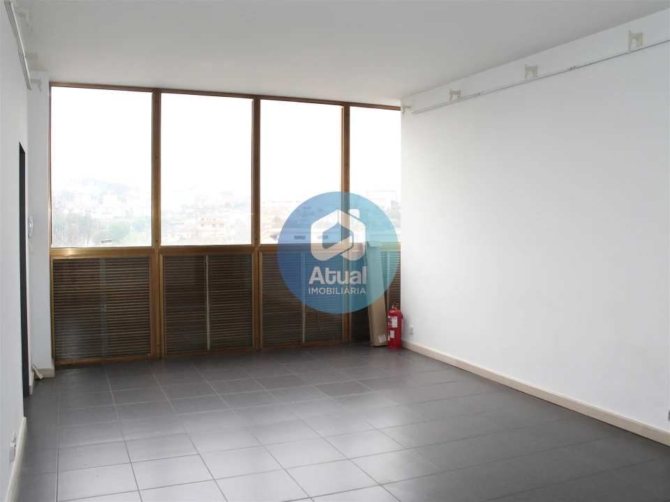 Loja para Arrendamento em Caldas de Vizela (São Miguel e São João) Foto 2