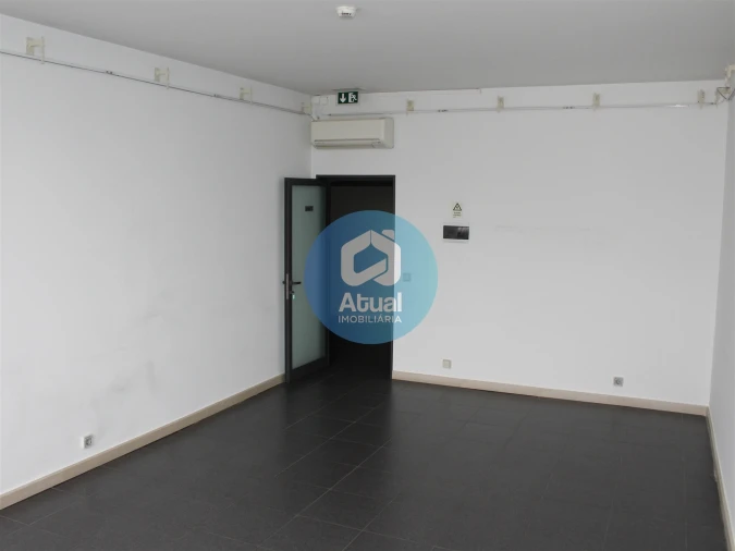 Loja para Arrendamento em Caldas de Vizela (São Miguel e São João) Foto 3