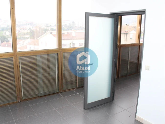 Loja para Arrendamento em Caldas de Vizela (São Miguel e São João) Foto 4