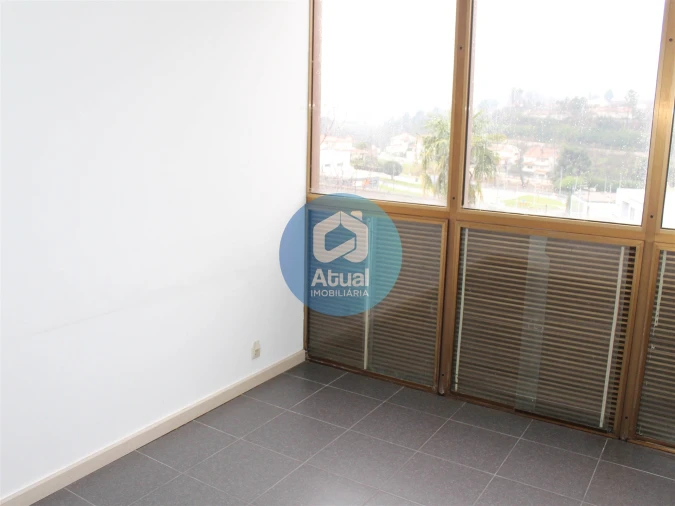 Loja para Arrendamento em Caldas de Vizela (São Miguel e São João) Foto 5