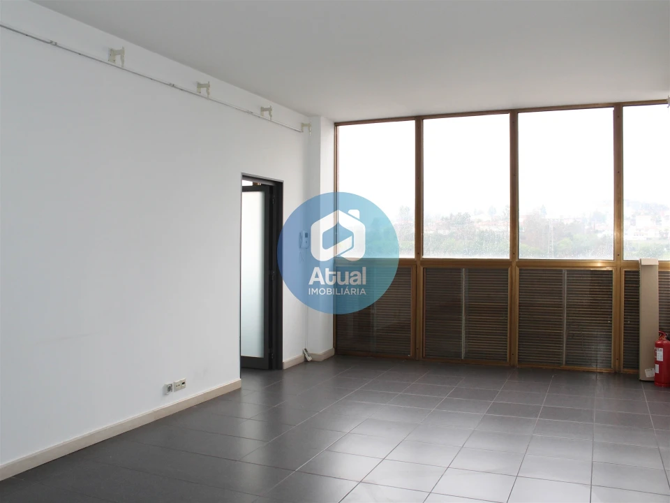 Loja para Arrendamento em Caldas de Vizela (São Miguel e São João) Foto 1