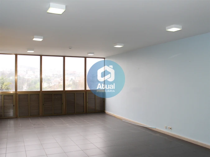 Escritório para Arrendamento em Caldas de Vizela (São Miguel e São João) Foto 2
