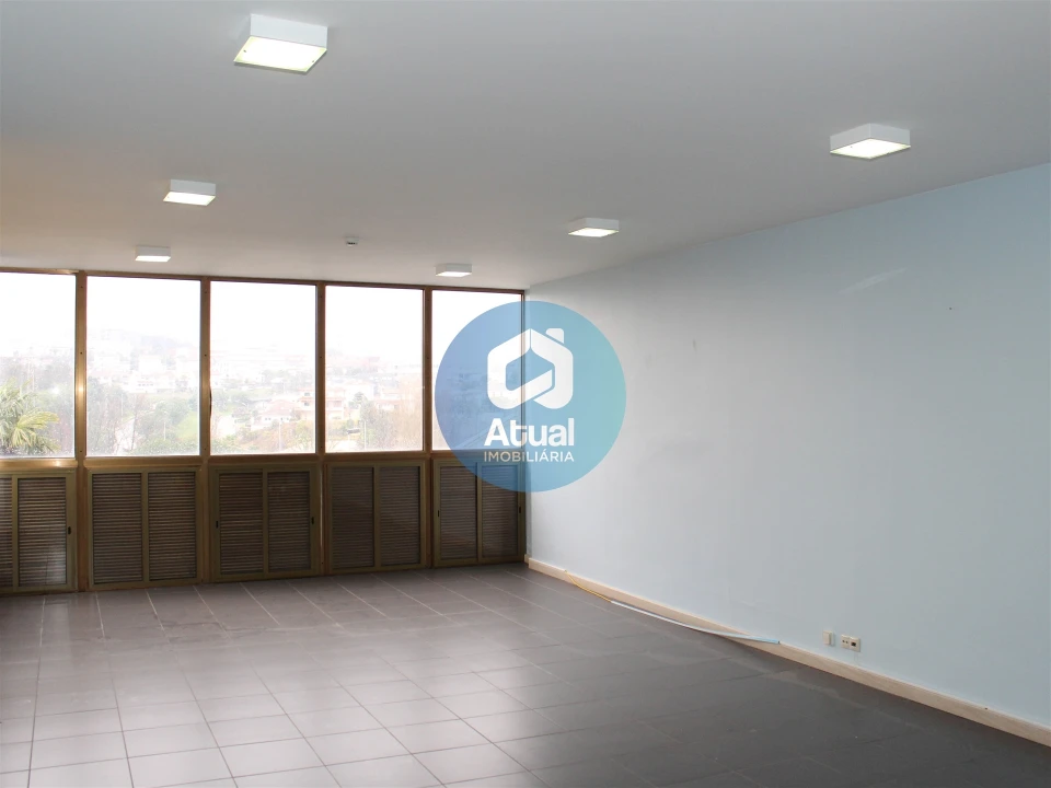Escritório para Arrendamento em Caldas de Vizela (São Miguel e São João) Foto 2