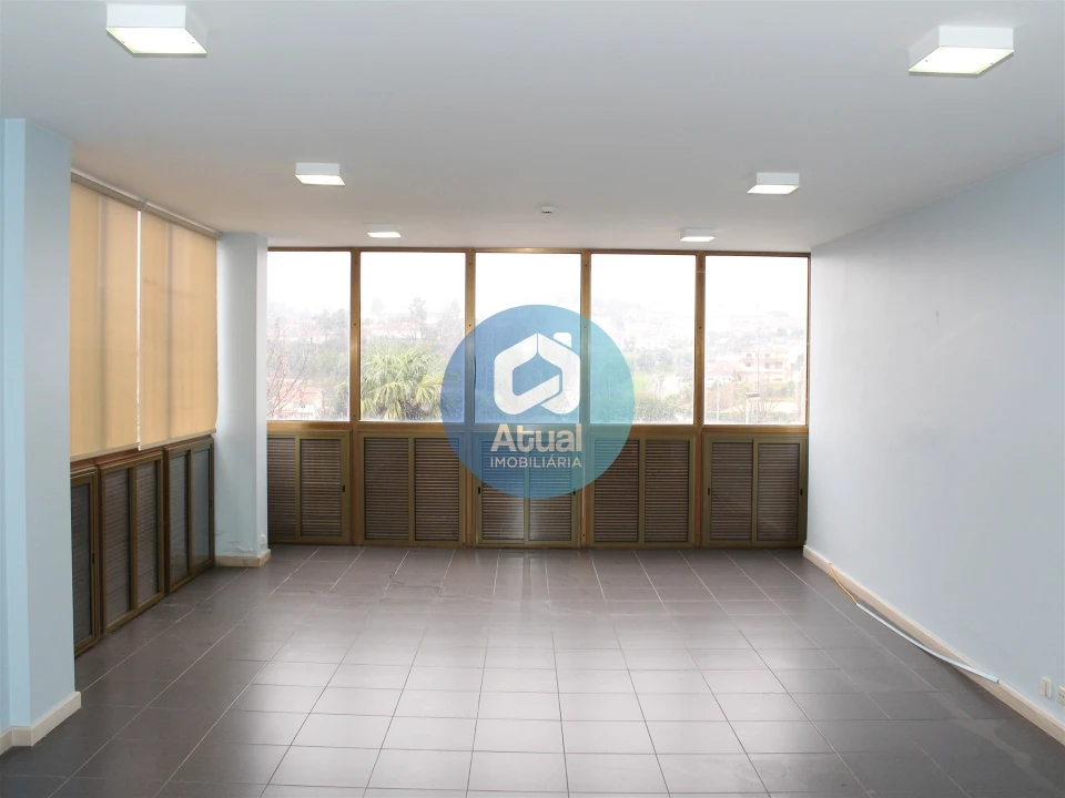 Escritório para Arrendamento em Caldas de Vizela (São Miguel e São João) Foto 3
