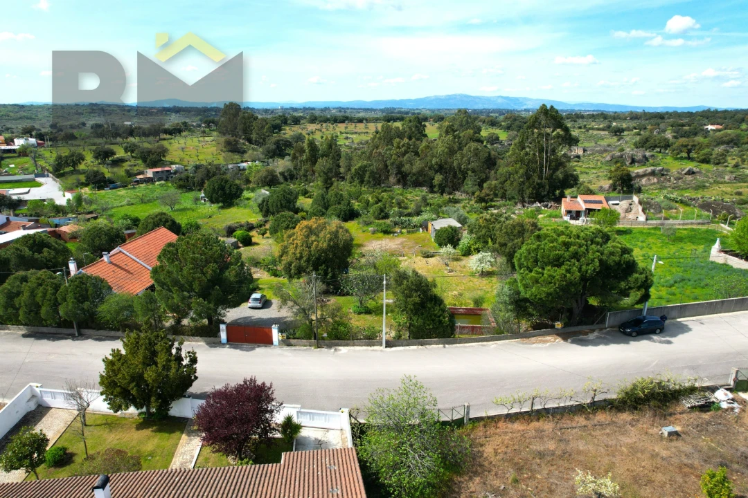 Terreno para Venda em Escalos de Baixo e Mata Foto 2