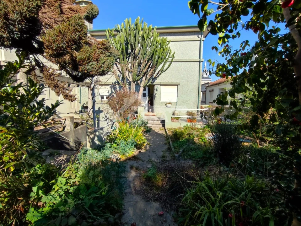 Apartamento T6 para Venda em São João da Madeira Foto 1