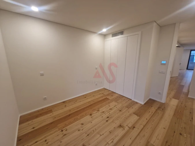 Apartamento T2 para Venda em Creixomil Foto 7