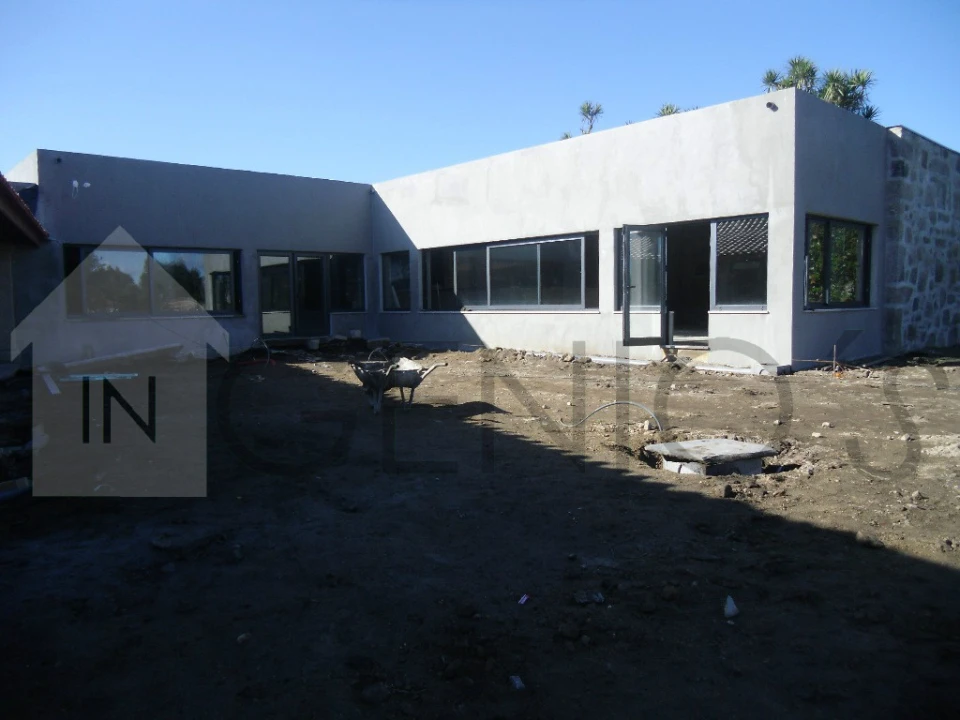 Moradia T0 para Venda em Landim Foto 60