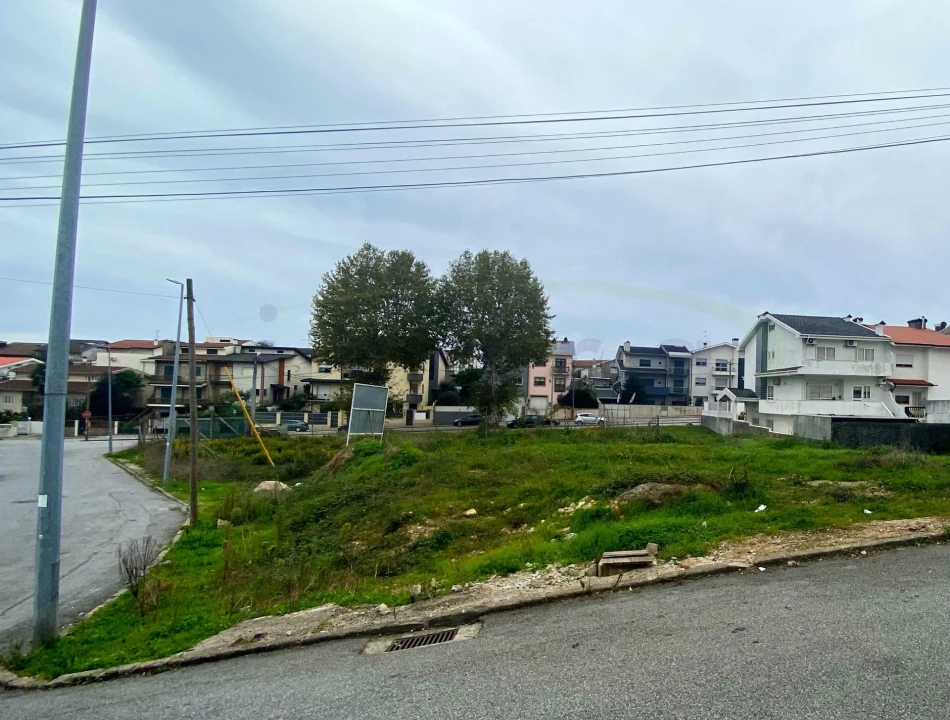 Terreno para Venda em Fânzeres e São Pedro da Cova Foto 7