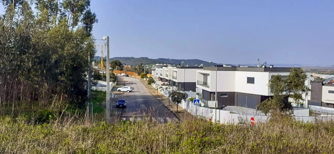 Terreno para Venda em Taveiro, Ameal e Arzila Foto 2