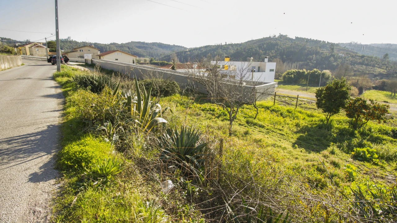 Terreno para Venda em Ceira Foto 1
