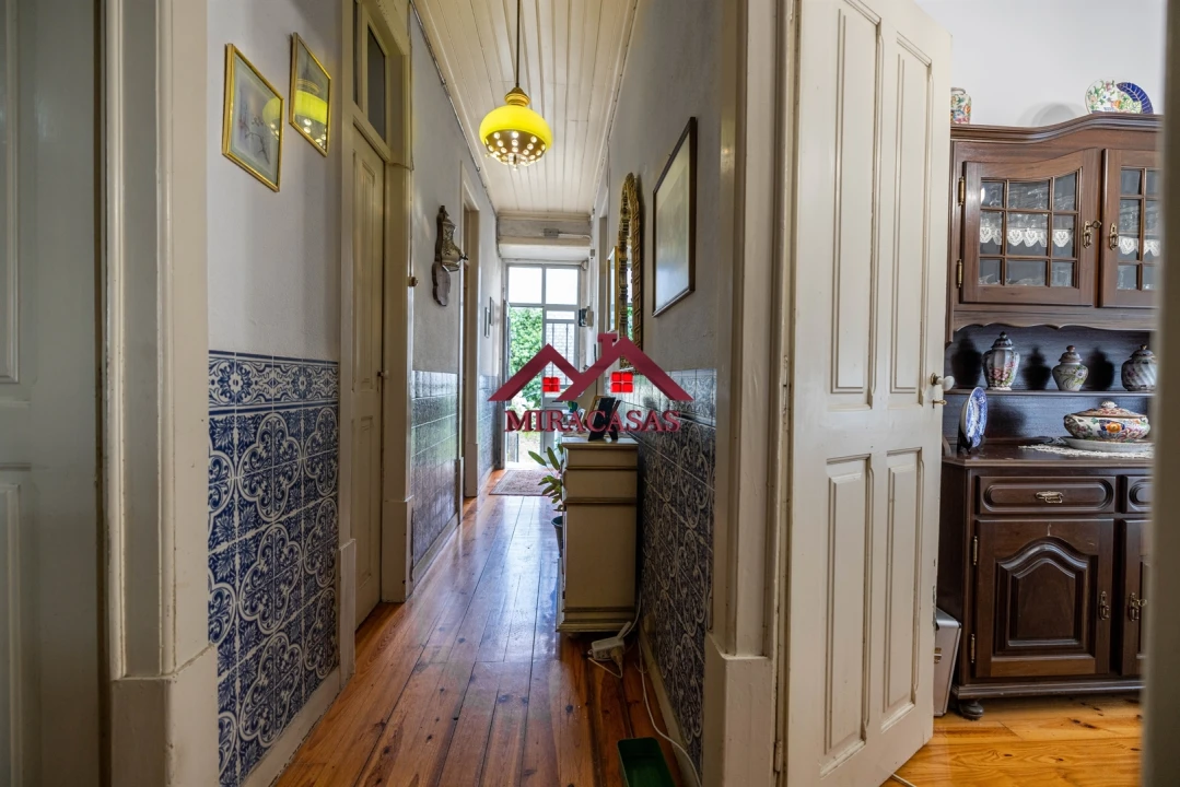 Moradia T5 para Venda em Santo Antonio dos Olivais Foto 12