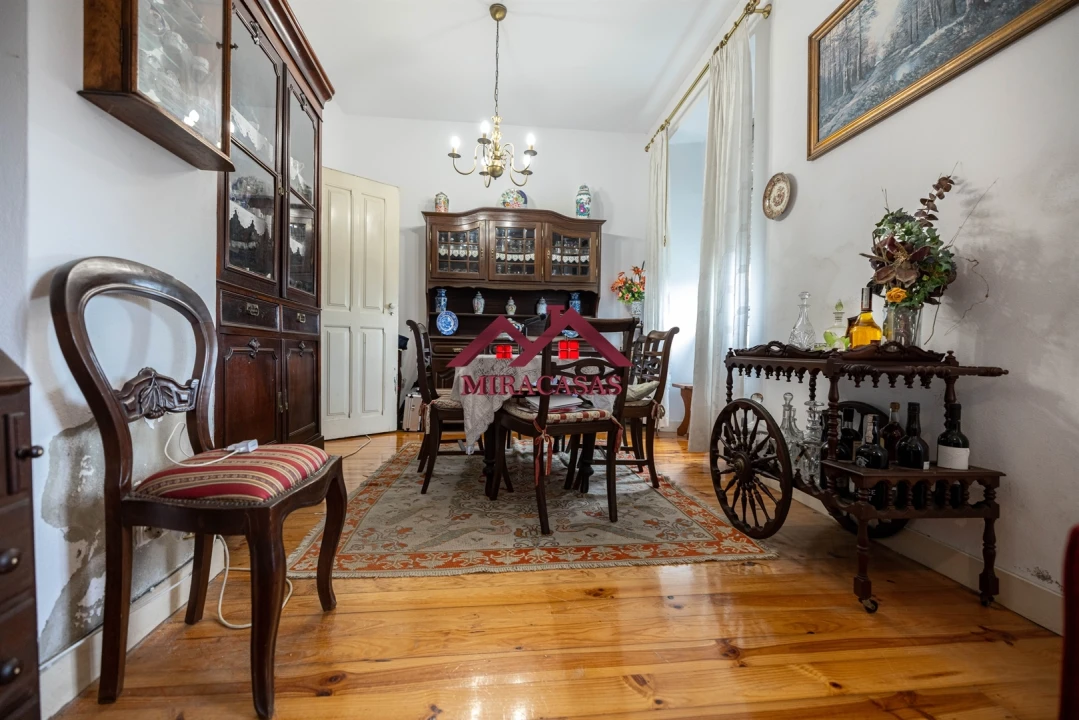 Moradia T5 para Venda em Santo Antonio dos Olivais Foto 17