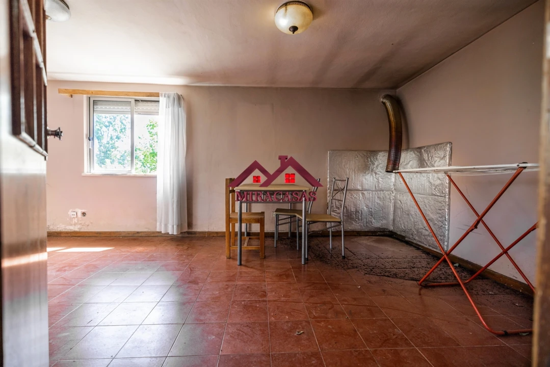 Moradia T5 para Venda em Santo Antonio dos Olivais Foto 50