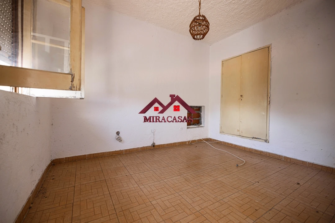 Moradia T5 para Venda em Santo Antonio dos Olivais Foto 60