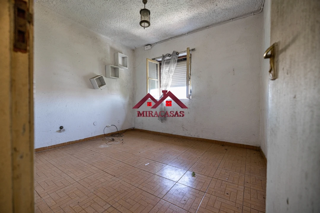 Moradia T5 para Venda em Santo Antonio dos Olivais Foto 65