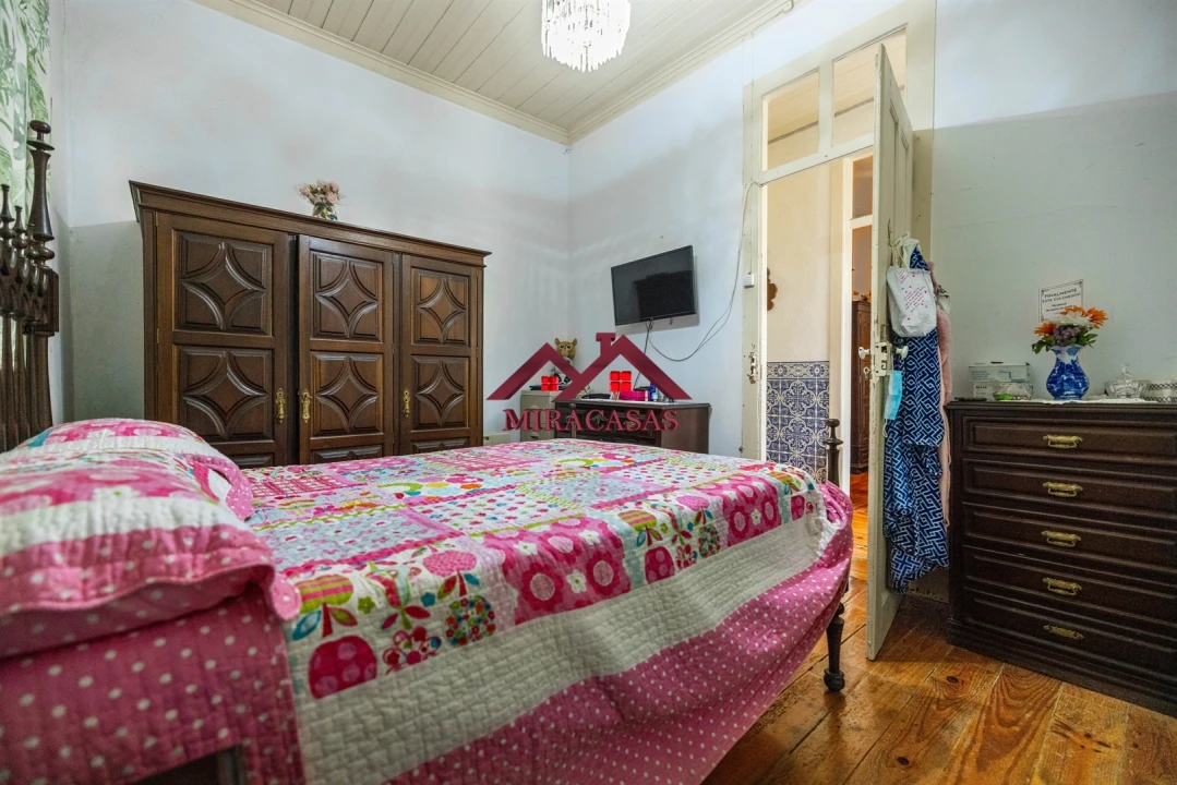 Moradia T5 para Venda em Santo Antonio dos Olivais Foto 25