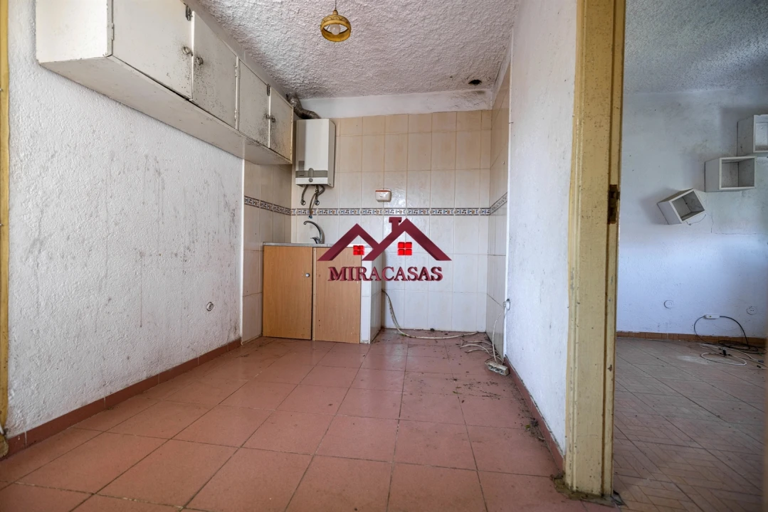 Moradia T5 para Venda em Santo Antonio dos Olivais Foto 63