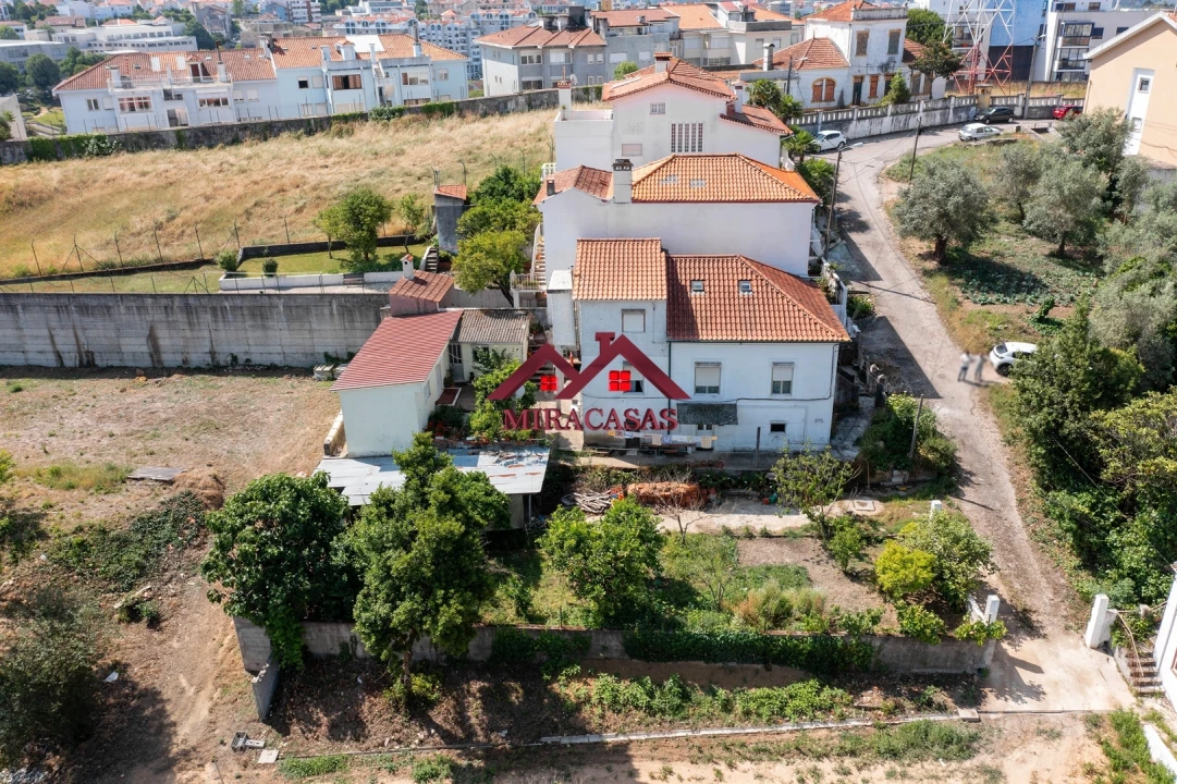 Moradia T5 para Venda em Santo Antonio dos Olivais Foto 39