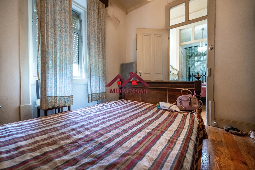 Moradia T5 para Venda em Santo Antonio dos Olivais Foto 29